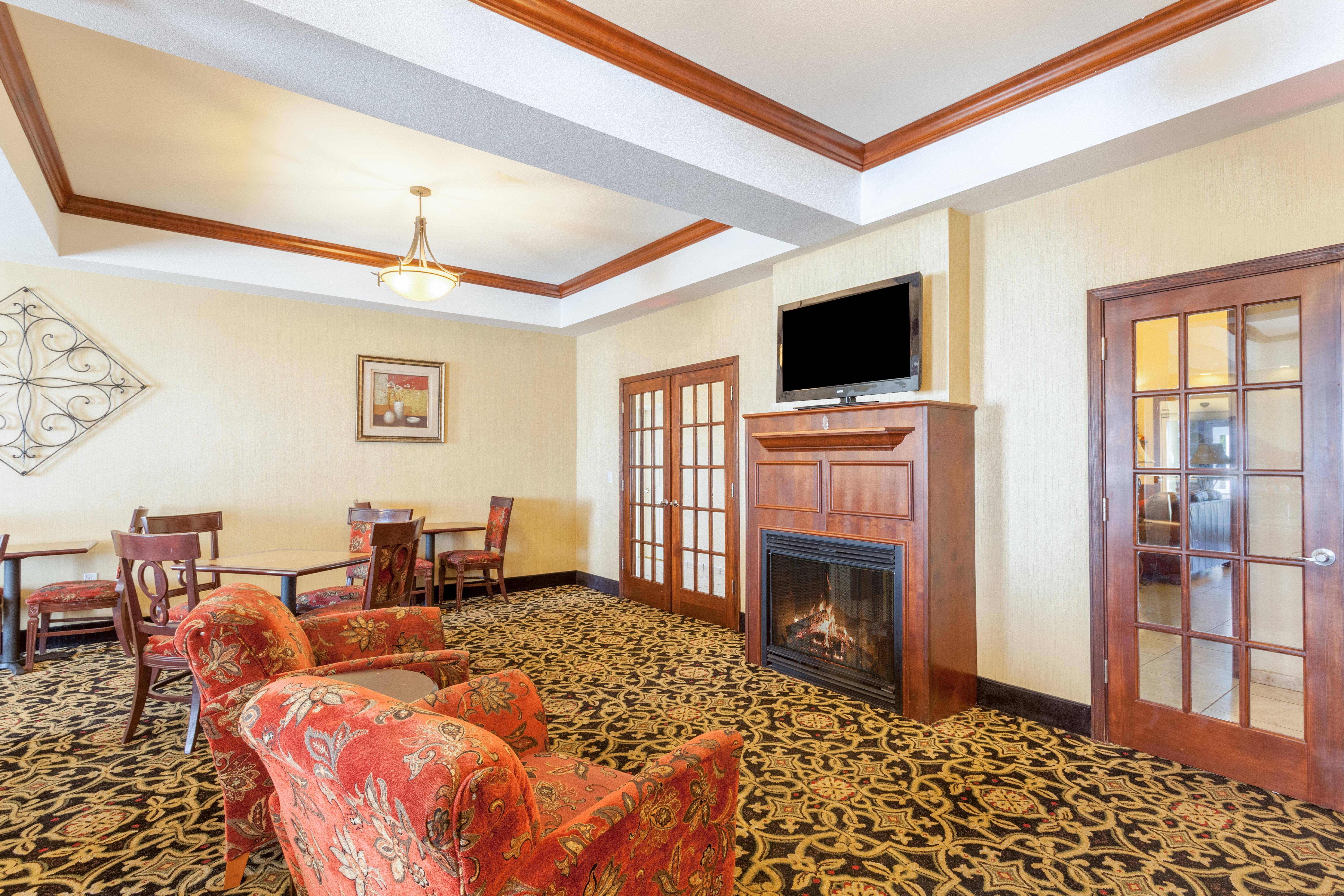 Holiday Inn Express Hotel & Suites Clarksville Exterior photo