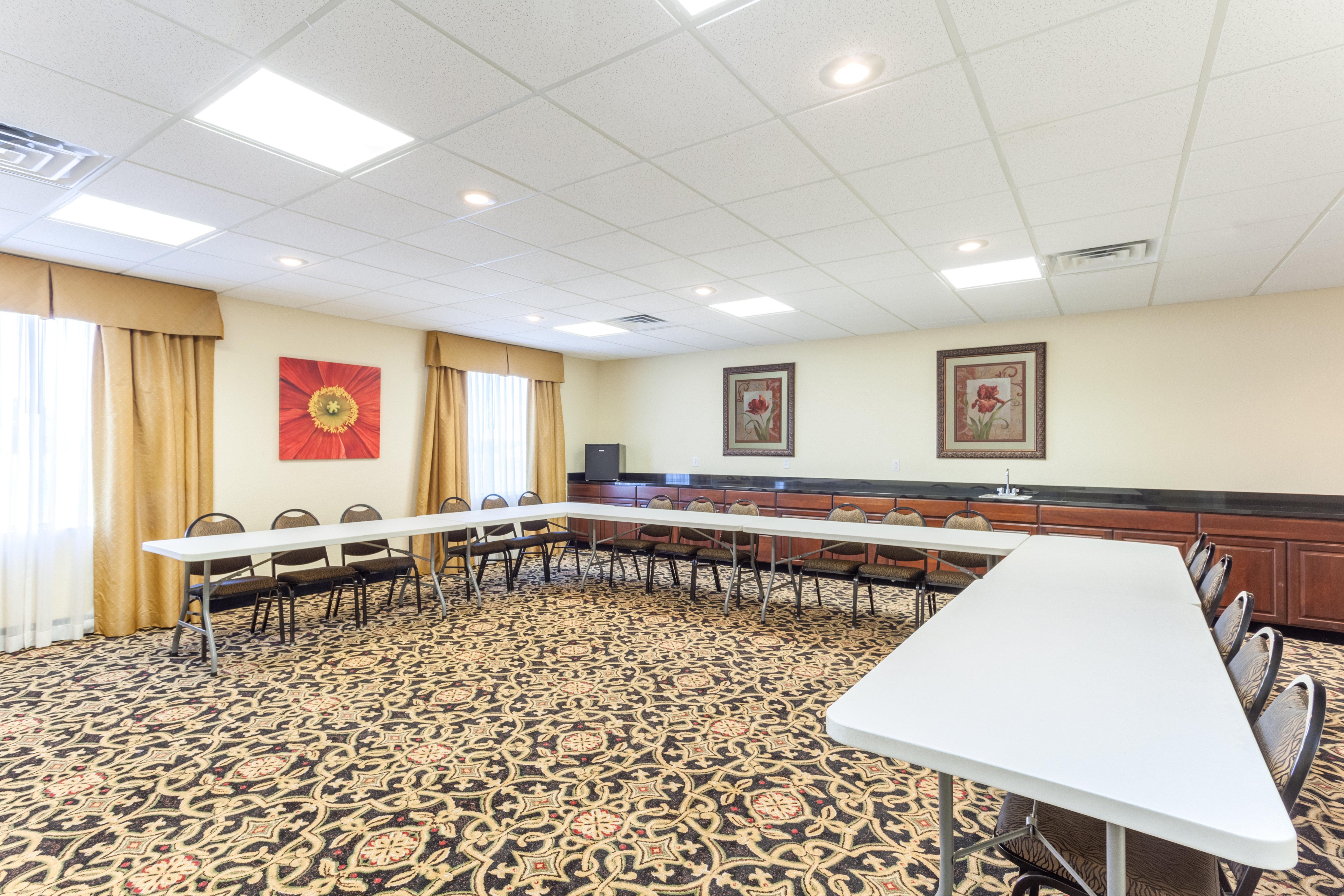 Holiday Inn Express Hotel & Suites Clarksville Exterior photo