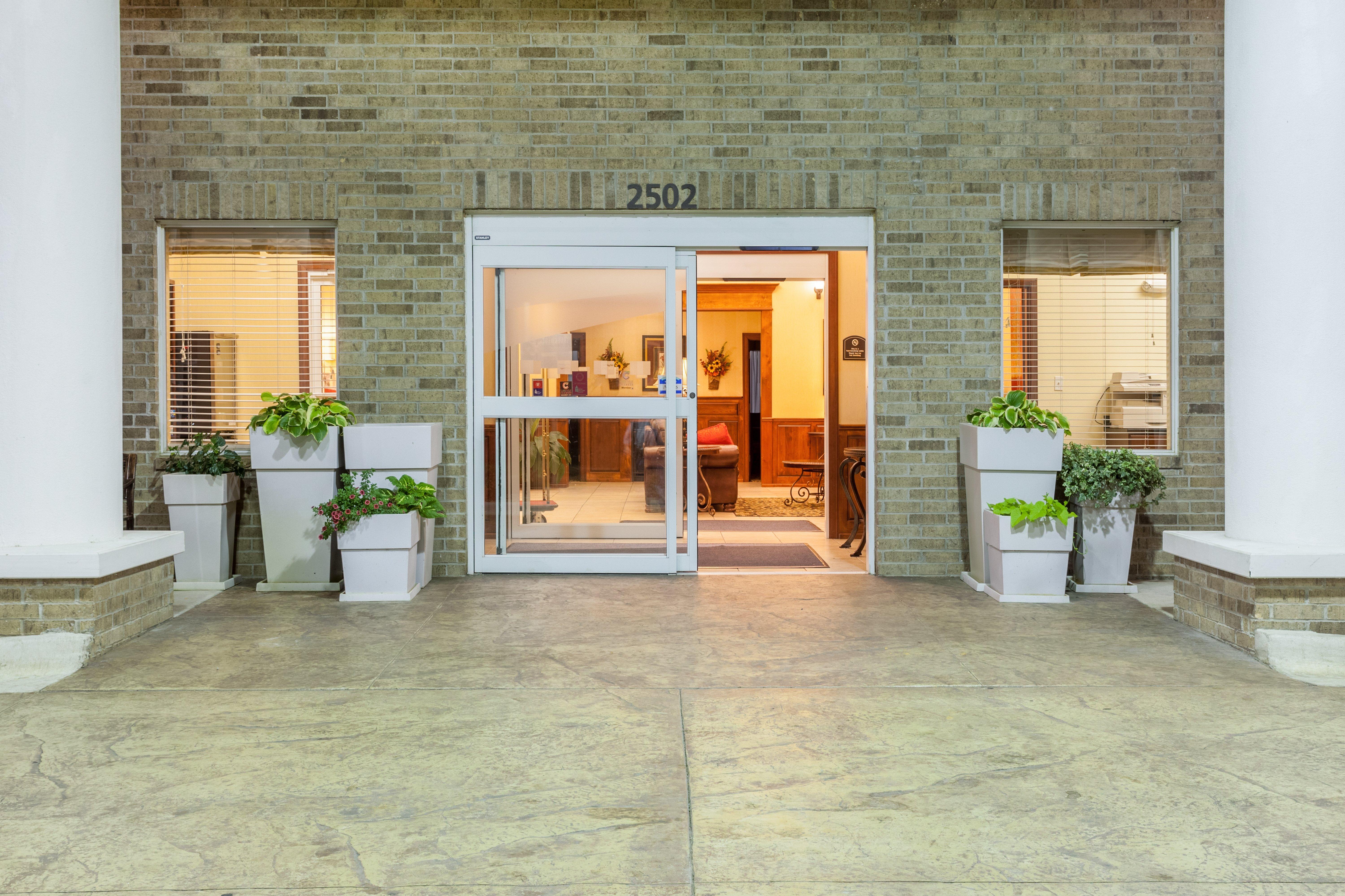 Holiday Inn Express Hotel & Suites Clarksville Exterior photo