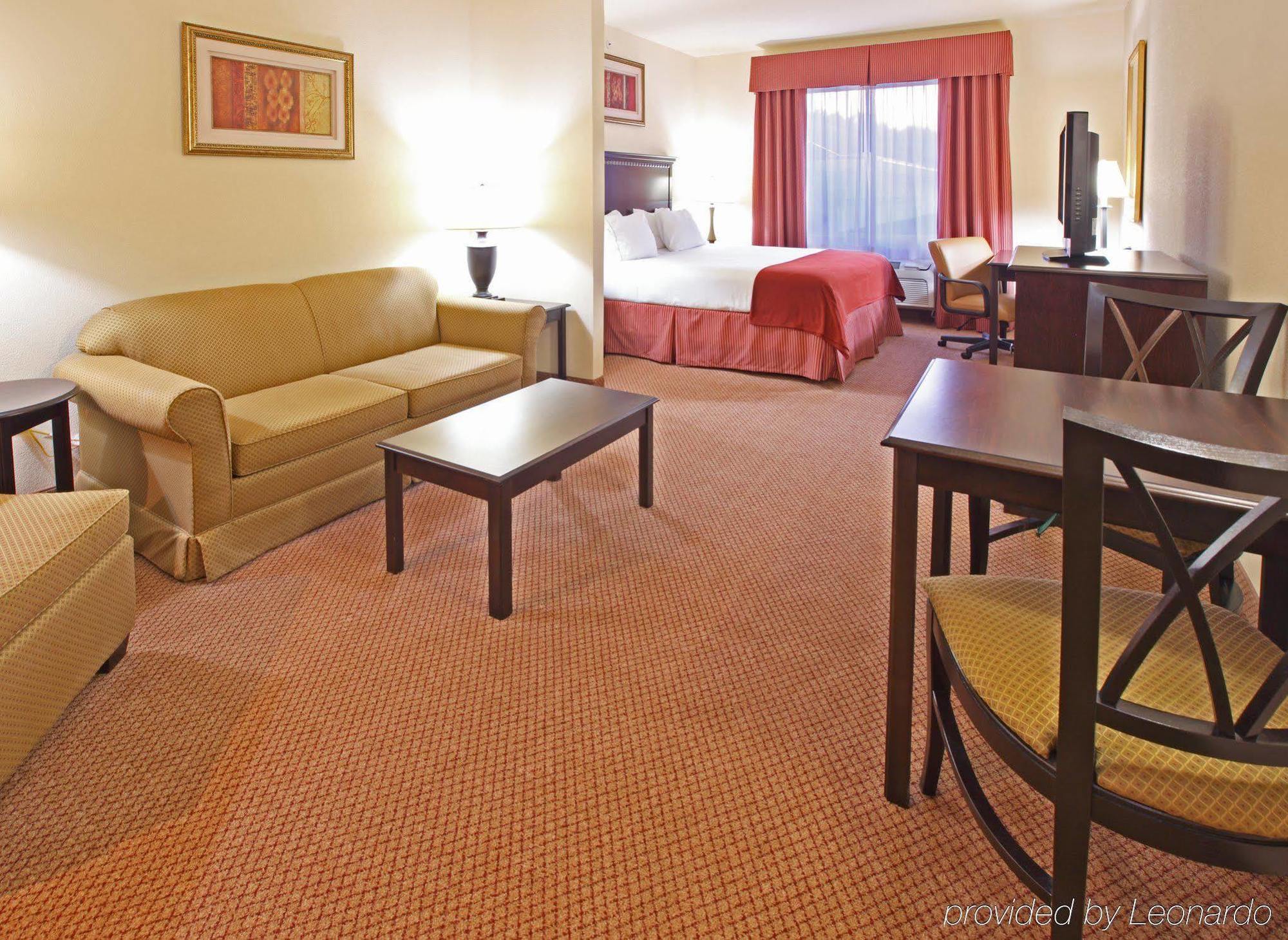 Holiday Inn Express Hotel & Suites Clarksville Exterior photo
